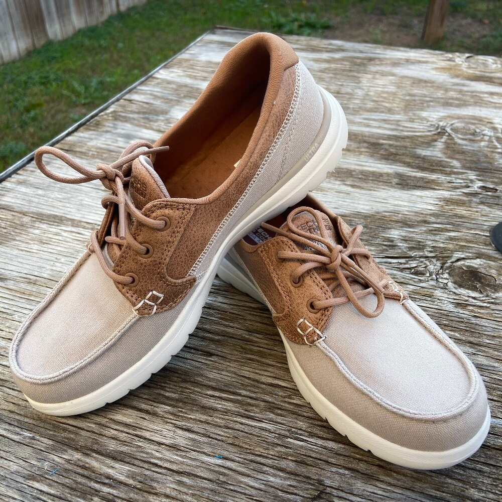 New Skechers on-the-go Women’s lightweight loafers. 6.5 size. Tan/brown color.